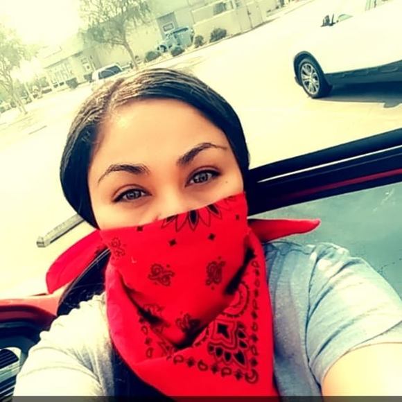 Poshmark profile picture for @xiv